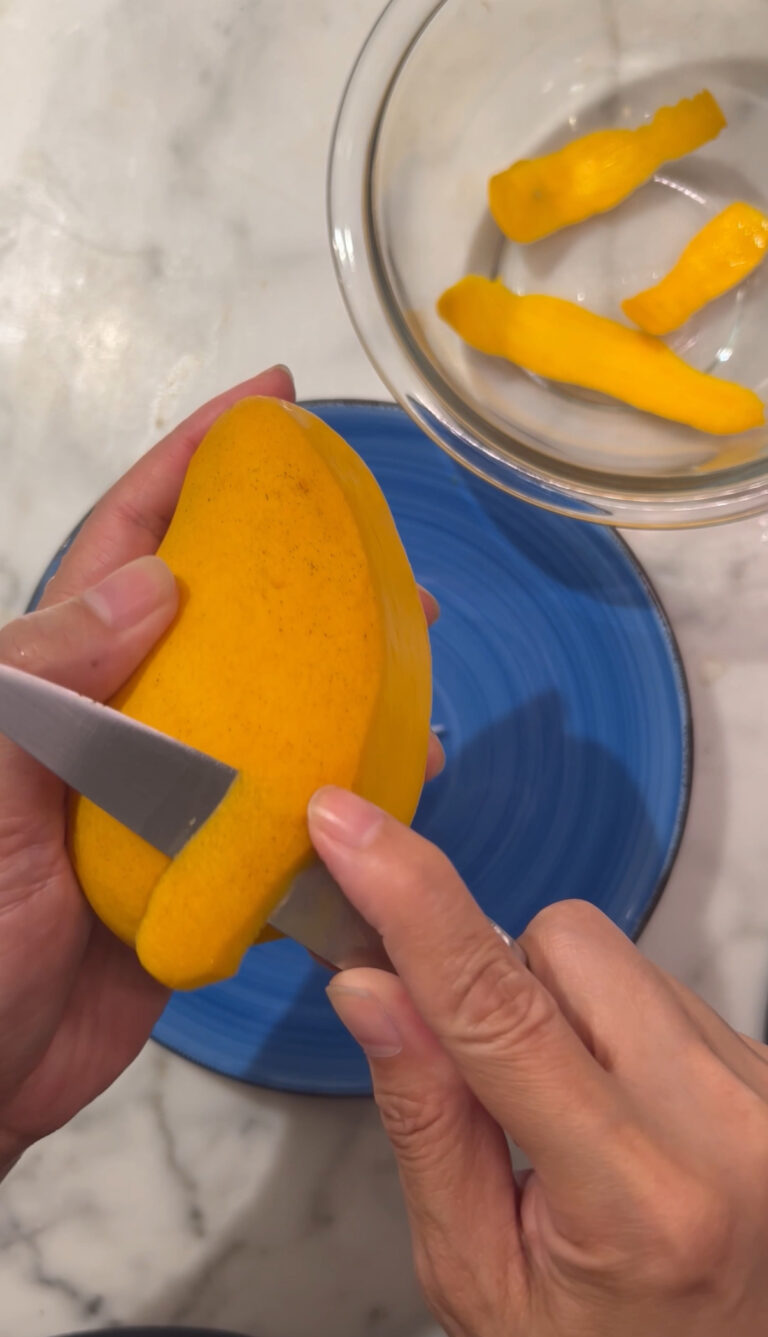 How To Cut A Ripe Mango – Thai Style